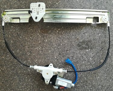 Стеклоподъемник двери передней R (с мотором) с широкой планкой Chery Amulet (оригинал)