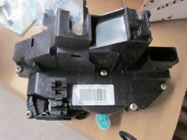 Замок двери передней L Geely EC-7