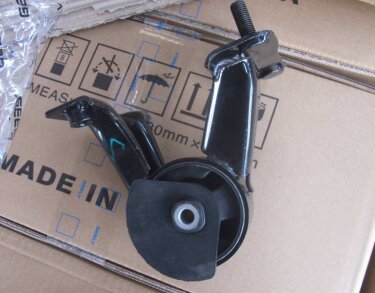 Подушка двигателя AT 2/2,4 Geely EX-7