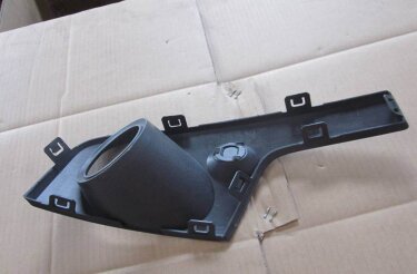 Решетка противотуманной фары R Geely EX-7