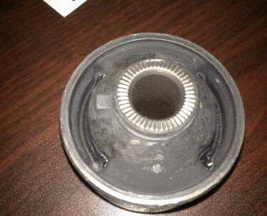 Сайлентблок рычага переднего задний Geely EX7 KLM