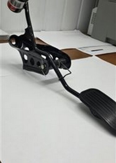 Педаль газа с кронштейном в сборе Geely MK/MKCross