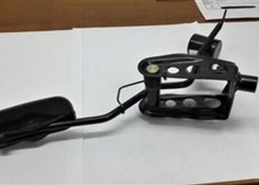 Педаль газа с кронштейном в сборе Geely MK/MKCross