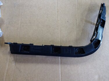 Кронштейн бампера заднего внешний левый Tesla Model 3