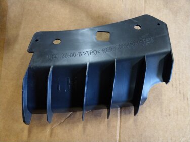 Кронштейн переднего бампера левый TESLA MODEL 3