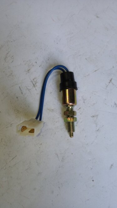 Выключатель ламп торможения FAW 1031(2.7), 1031(3.2), 1041, 1051