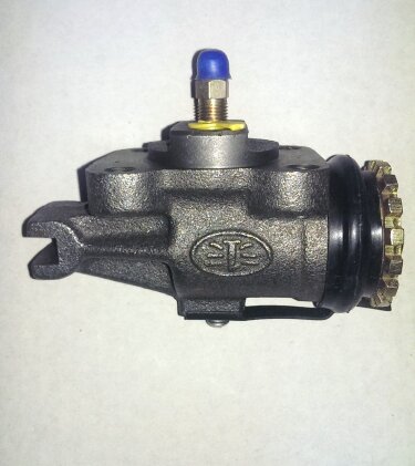 Цилиндр тормозной передний левый FAW 1031, 1041