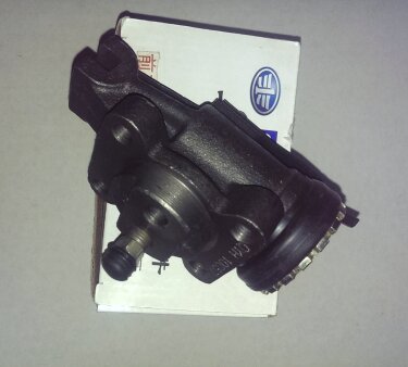 Цилиндр тормозной передний правый FAW 1031, 1041