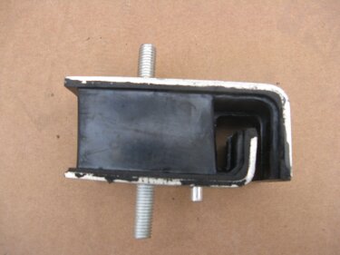 Подушка двигателя Dong Feng 1044 (Богдан 30)